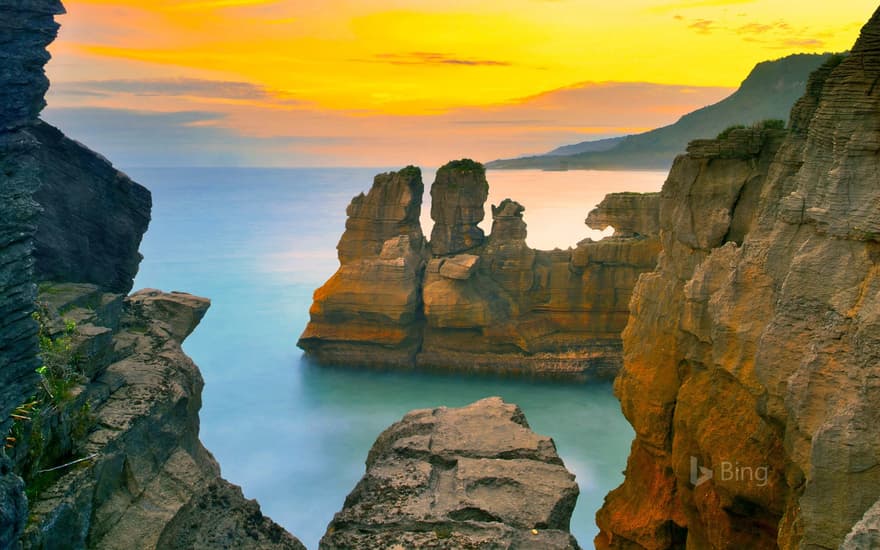 The Tasman Sea from Punakaiki on South Island, New Zealand